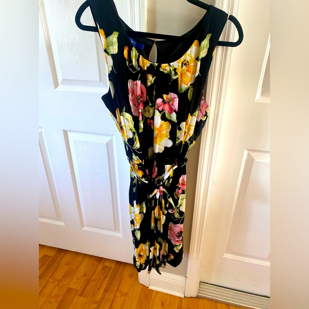Apt.9 dress Women’s size XL.Fabric belt, lined,back button.